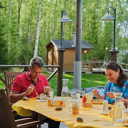 Puruvesi Villas, Riuttahovi *