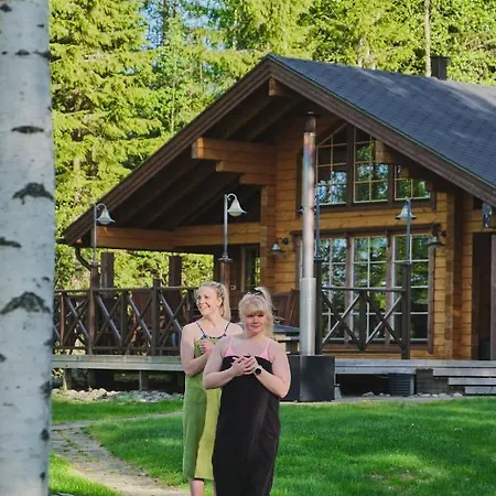 Puruvesi Villas, Riuttahovi